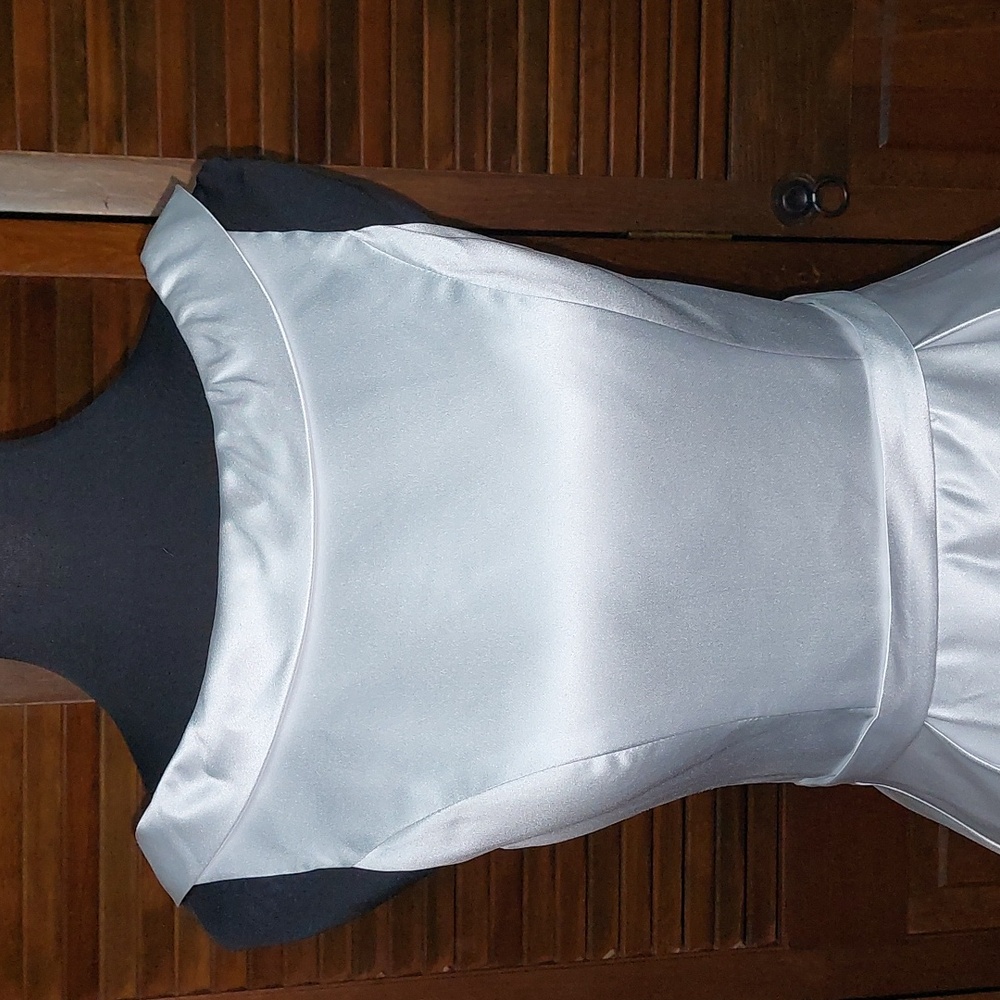 White 1950s Style Satin A-Line Tea Length Wedding Dress and Bow Veil Sz 6 - Picture 7 of 17
